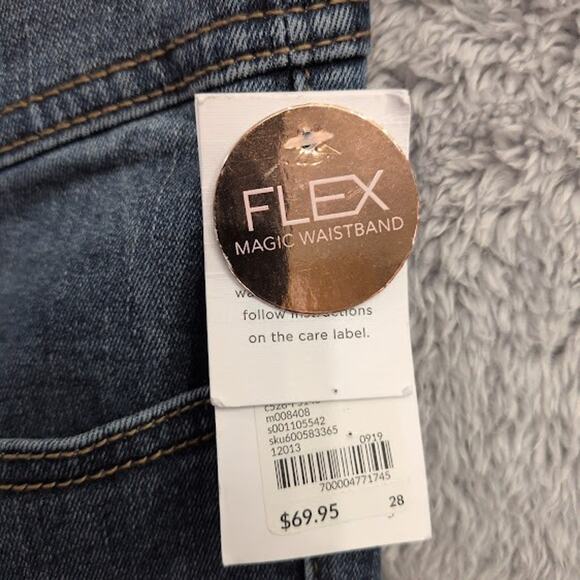 Lane Bryant Jegging Size 28 Wash High-Rise Flex Magic Waistband Distressed NWT - Picture 3 of 16